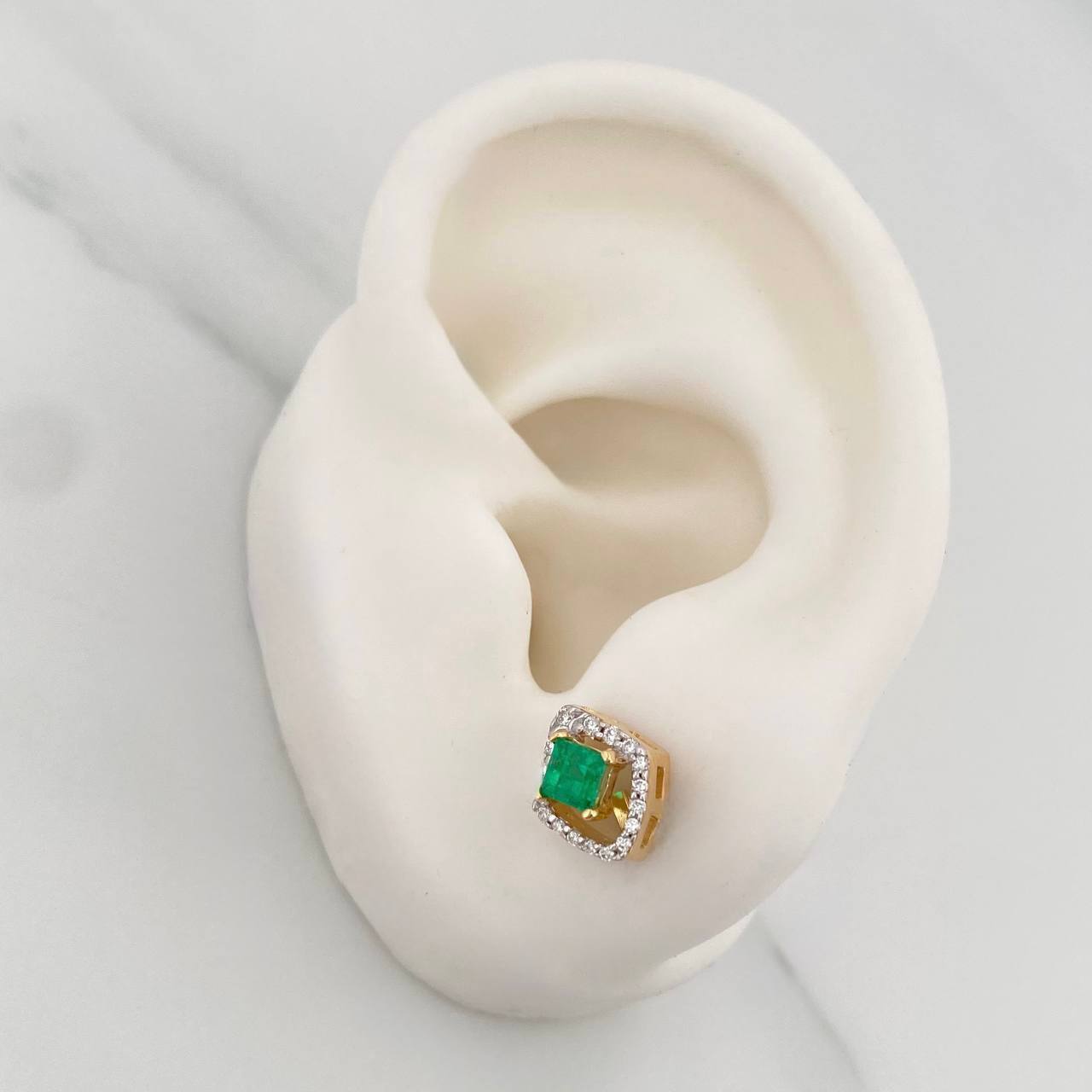 Stud Earrings Rhombus Emeralds 57Pts Diamonds 18Pts 3.1 g / in / 9 mm Two Golds Yellow White 18K