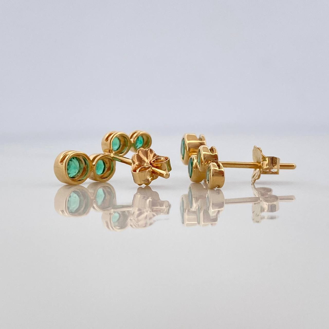 Stud Earrings Circles Emeralds 64Pts 2.25 g / in / 14 mm Yellow Gold 18K