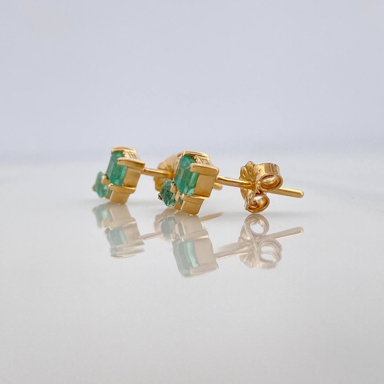 Topos Destello Esmeraldas 73Pts 1.8 g / in / 5.8 mm Oro Amarillo 18K