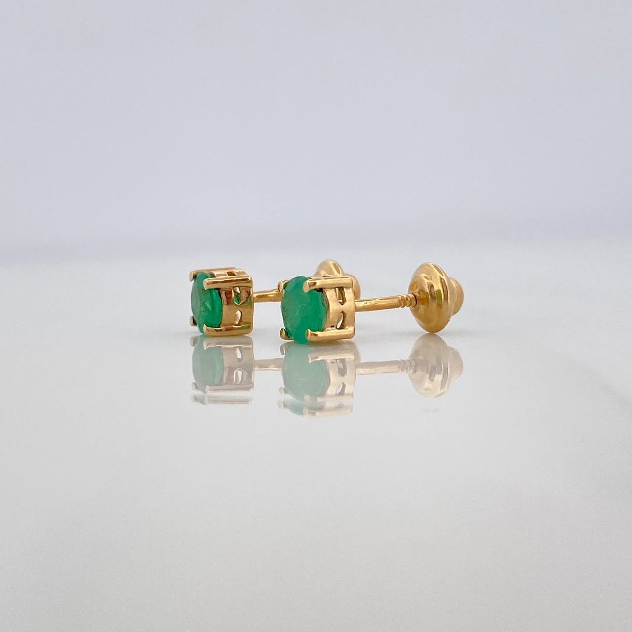 Topos Cuatro Garras Esmeraldas 64Pts 1.05 g / in / 3.8 mm Oro Amarillo 18K