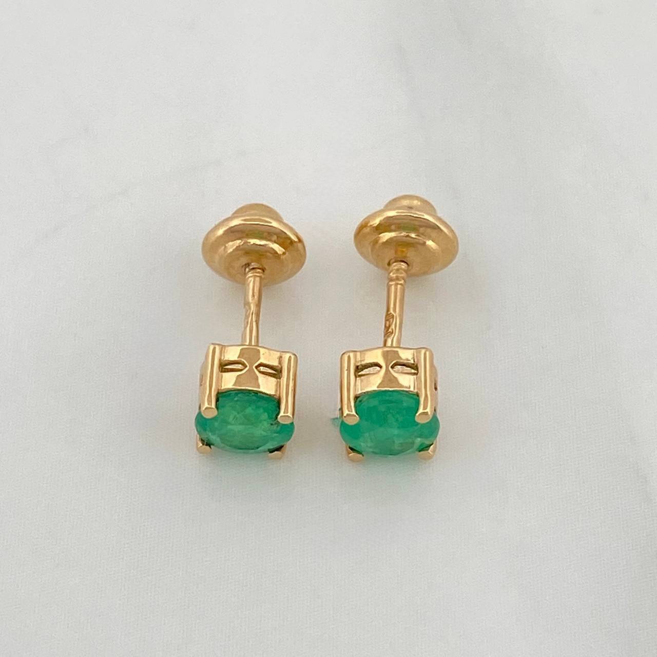 Topos Cuatro Garras Esmeraldas 64Pts 1.05 g / in / 3.8 mm Oro Amarillo 18K