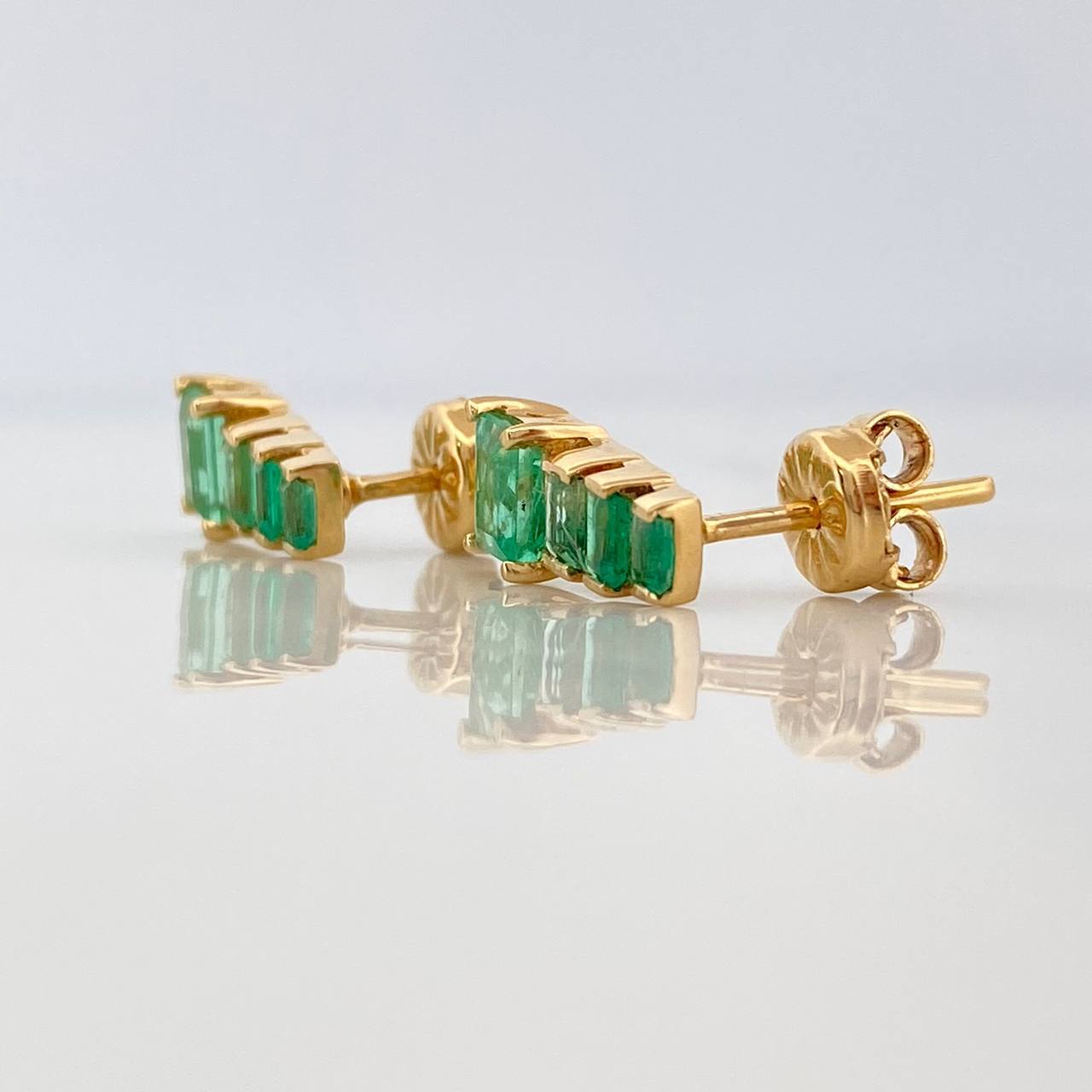 Topos Piramide Esmeraldas 99Pts 2.15 g / in / 4.4 mm Oro Amarillo 18K