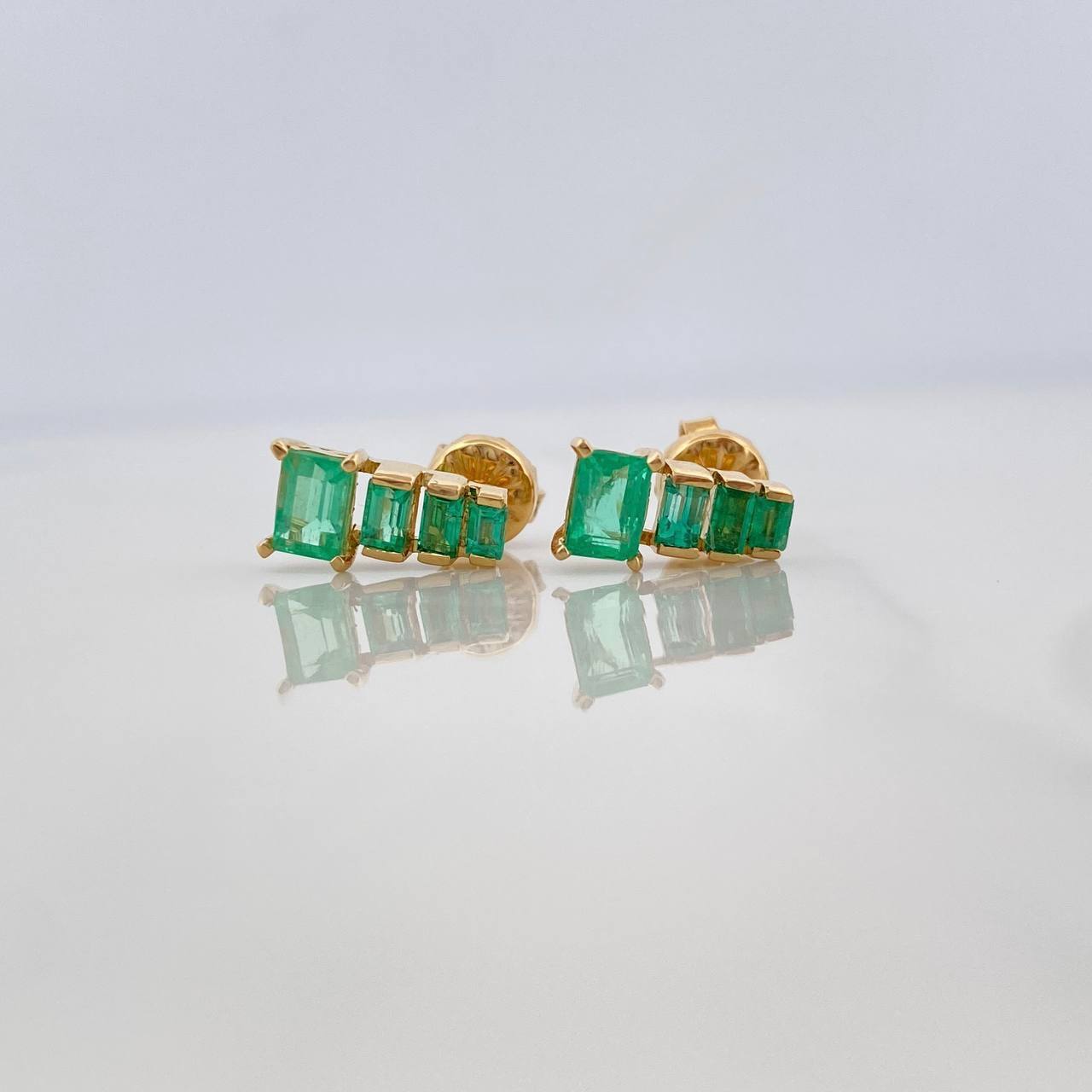 Topos Piramide Esmeraldas 99Pts 2.15 g / in / 4.4 mm Oro Amarillo 18K