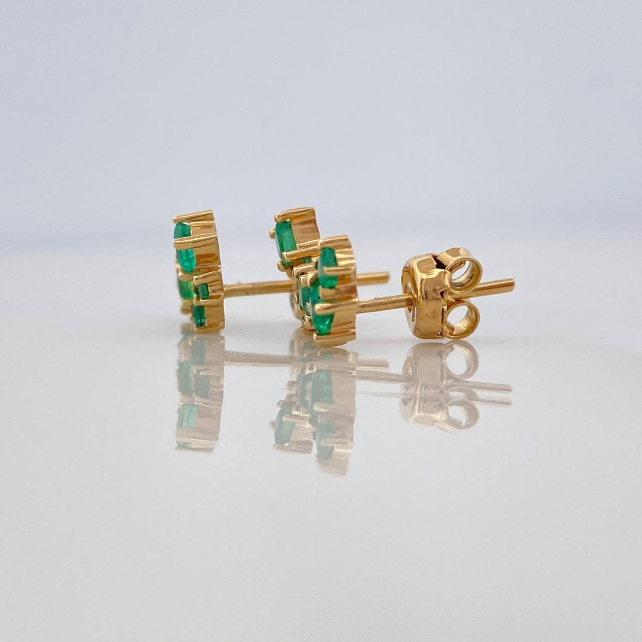 Stud Earrings Squares Emeralds 70Pts 2.35 g / in / 5.2 mm Yellow Gold 18K