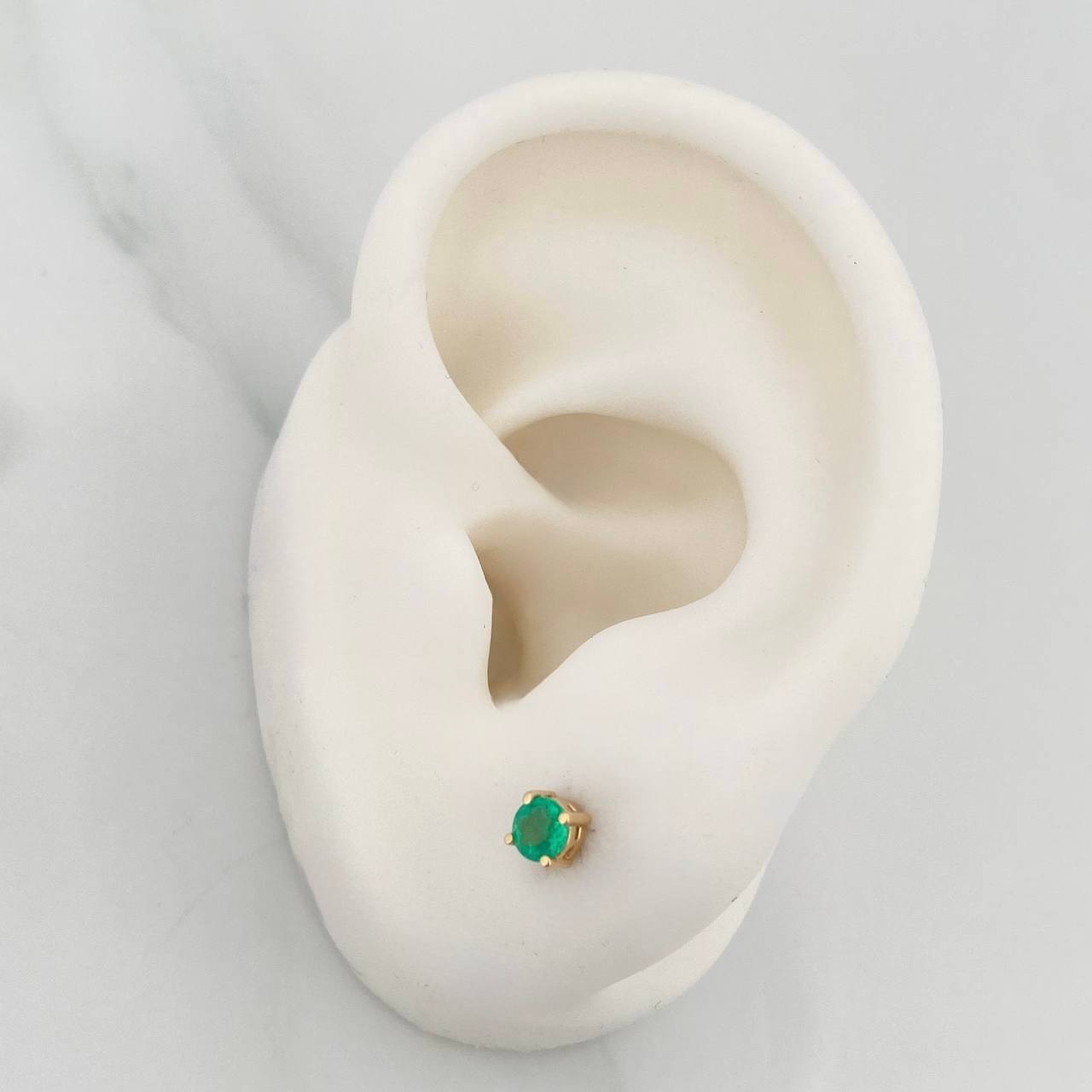 Topos Cuatro Garras Esmeraldas 34Pts 0.85 g / in / 3.3 mm Oro Amarillo 18K