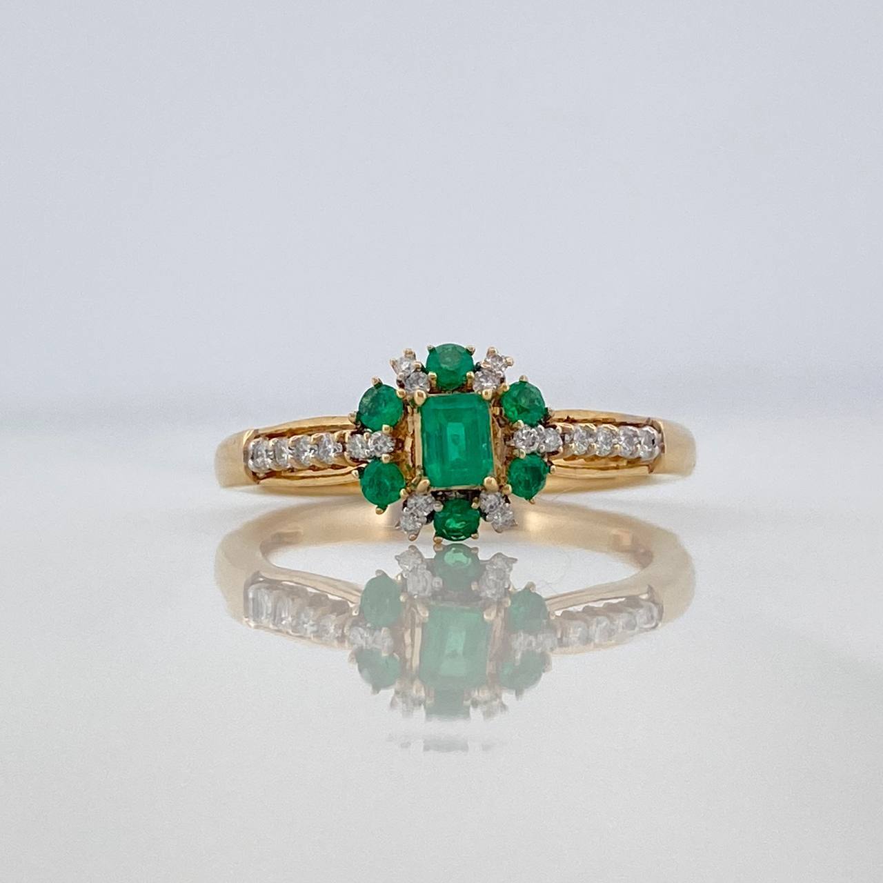 Emerald Flower Ring 80Pts Diamonds 118Qts 2.95 g / T7 Two-Tone Yellow White Gold 18K
