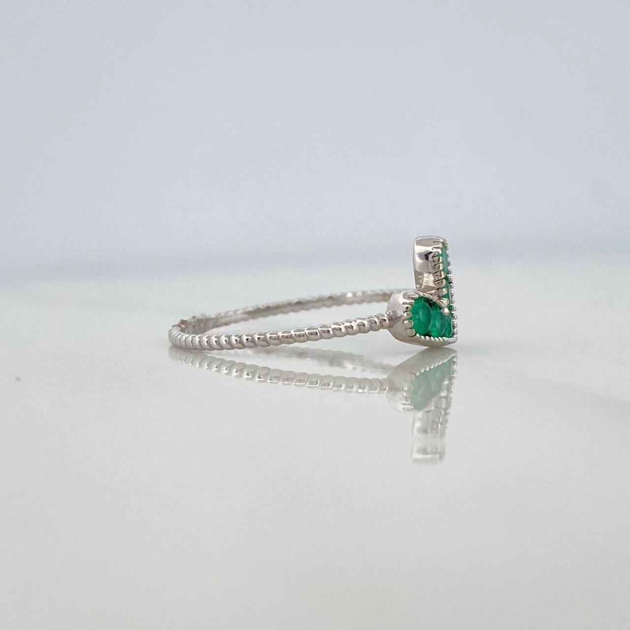 Heart Ring with Emeralds 23Pts 1.15 g / T6 3/4 18K White Gold