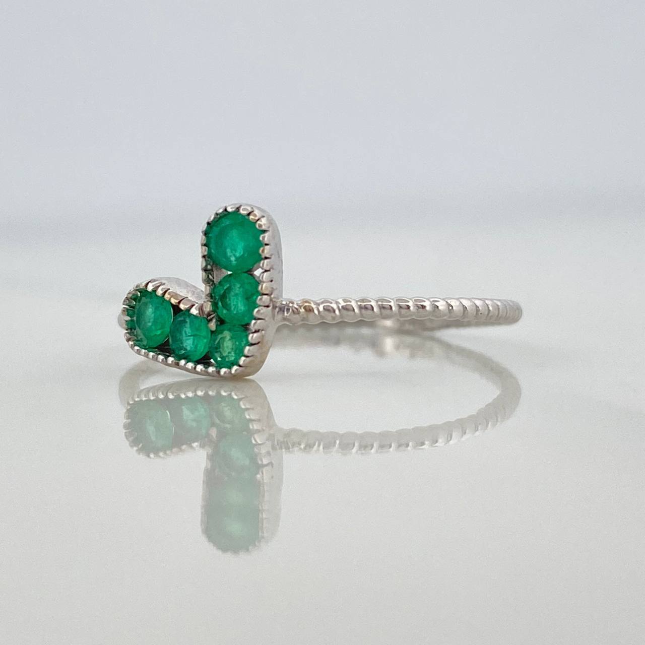 Heart Ring with Emeralds 23Pts 1.15 g / T6 3/4 18K White Gold