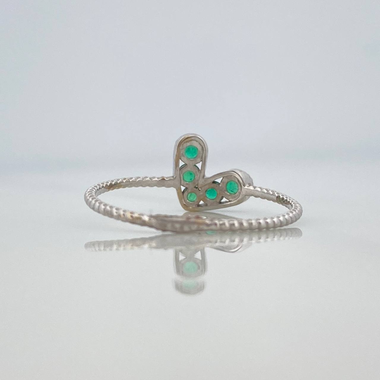 Heart Ring with Emeralds 23Pts 1.15 g / T6 3/4 18K White Gold