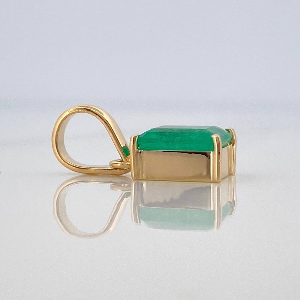 Rectangular Emerald Pendant 1.21Qts 1 g / 1/2 in 18K Yellow Gold