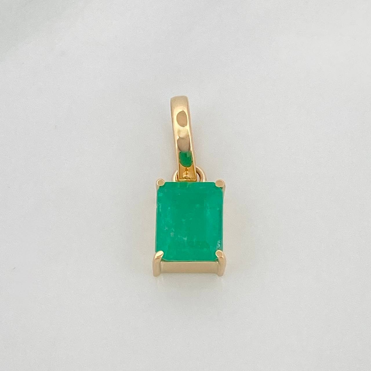 Rectangular Emerald Pendant 1.21Qts 1 g / 1/2 in 18K Yellow Gold
