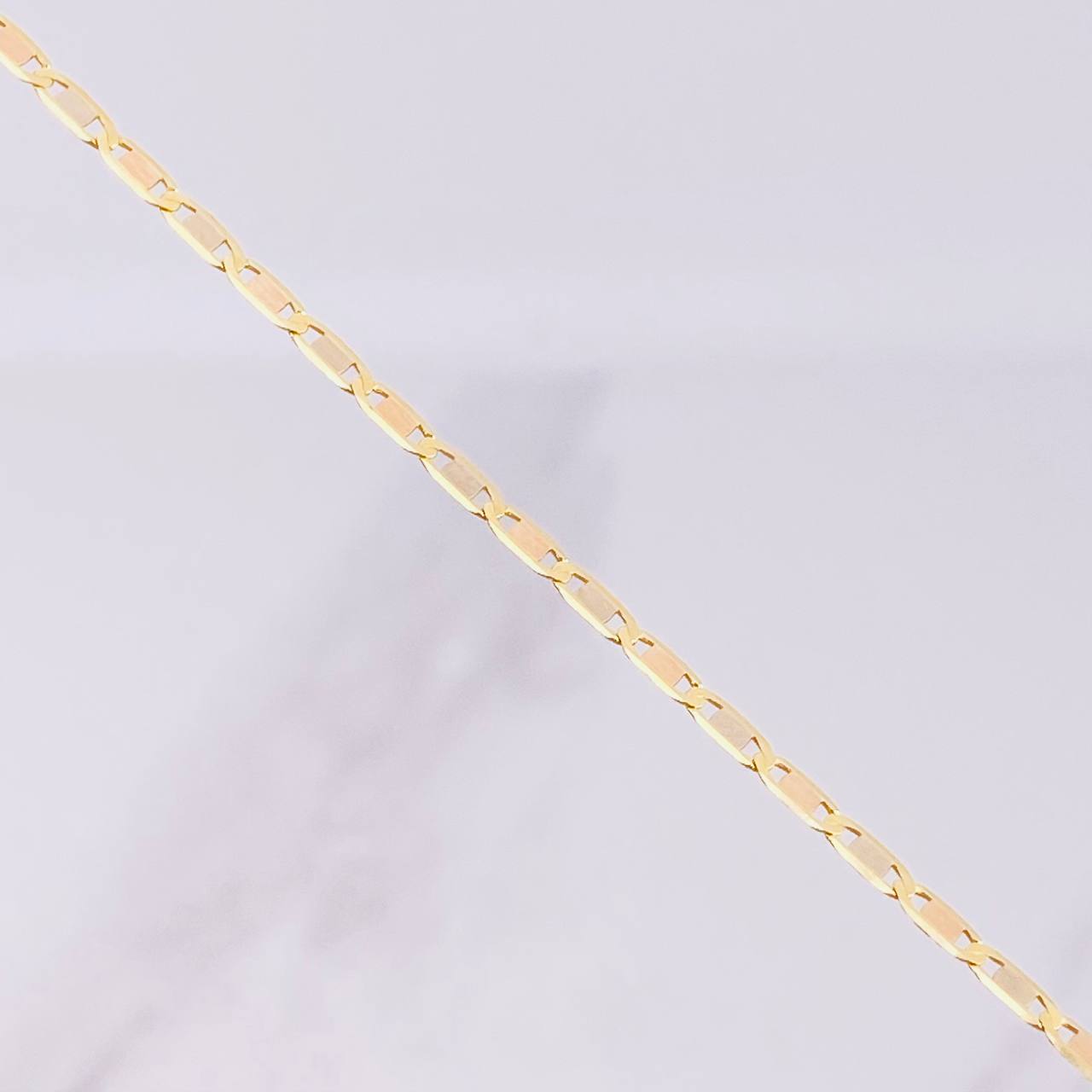 Cadena Escalera Plana 3.85g / 24 in / 1.9mm Tres Oros 18K