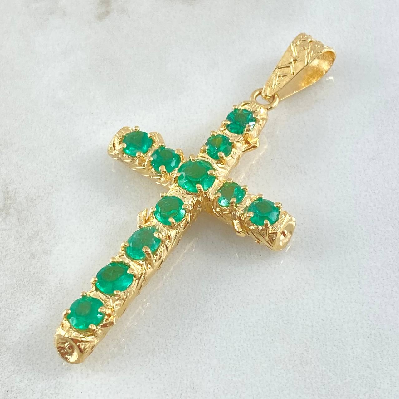 Pendant Cross Trunk Emeralds 2.1 Qts 7.4gr / 6cm / 2.4in / 18K Gold ©