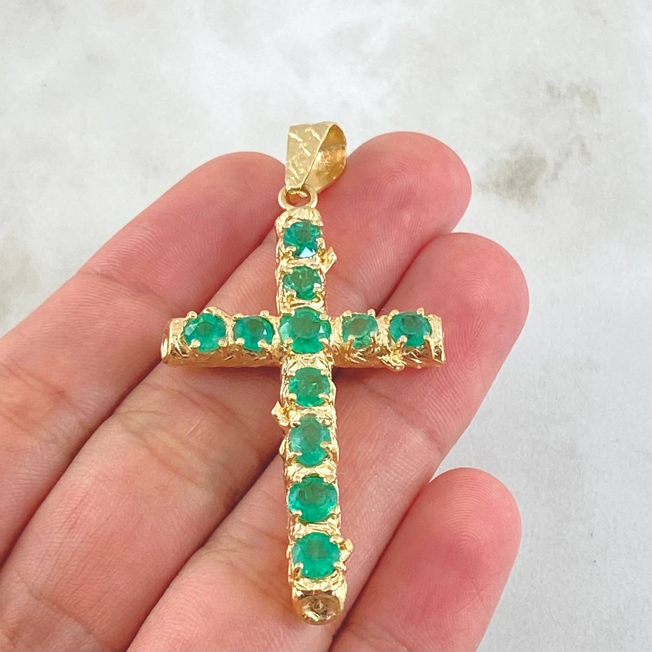 Pendant Cross Trunk Emeralds 2.1 Qts 7.4gr / 6cm / 2.4in / 18K Gold ©