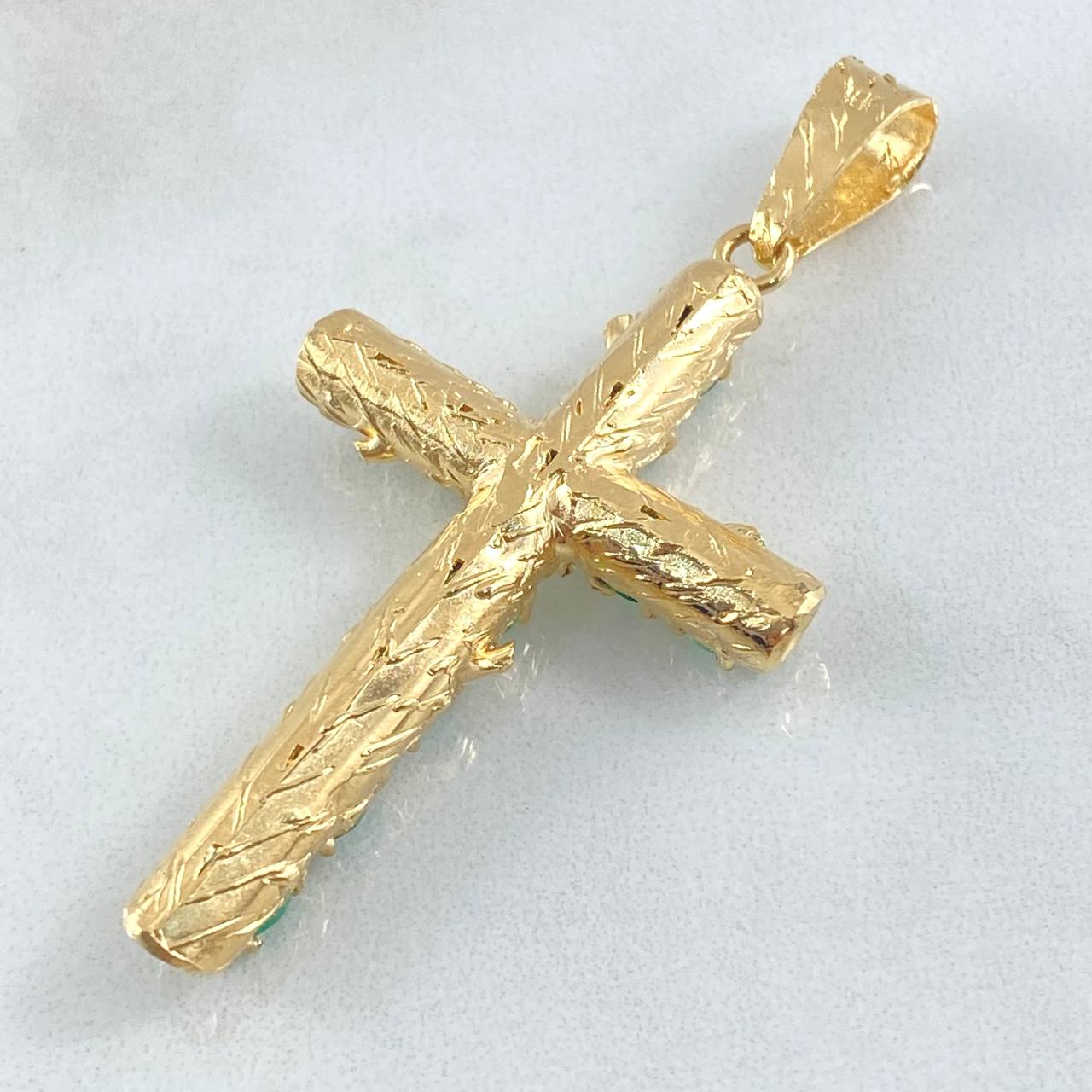 Pendant Cross Trunk Emeralds 2.1 Qts 7.4gr / 6cm / 2.4in / 18K Gold ©