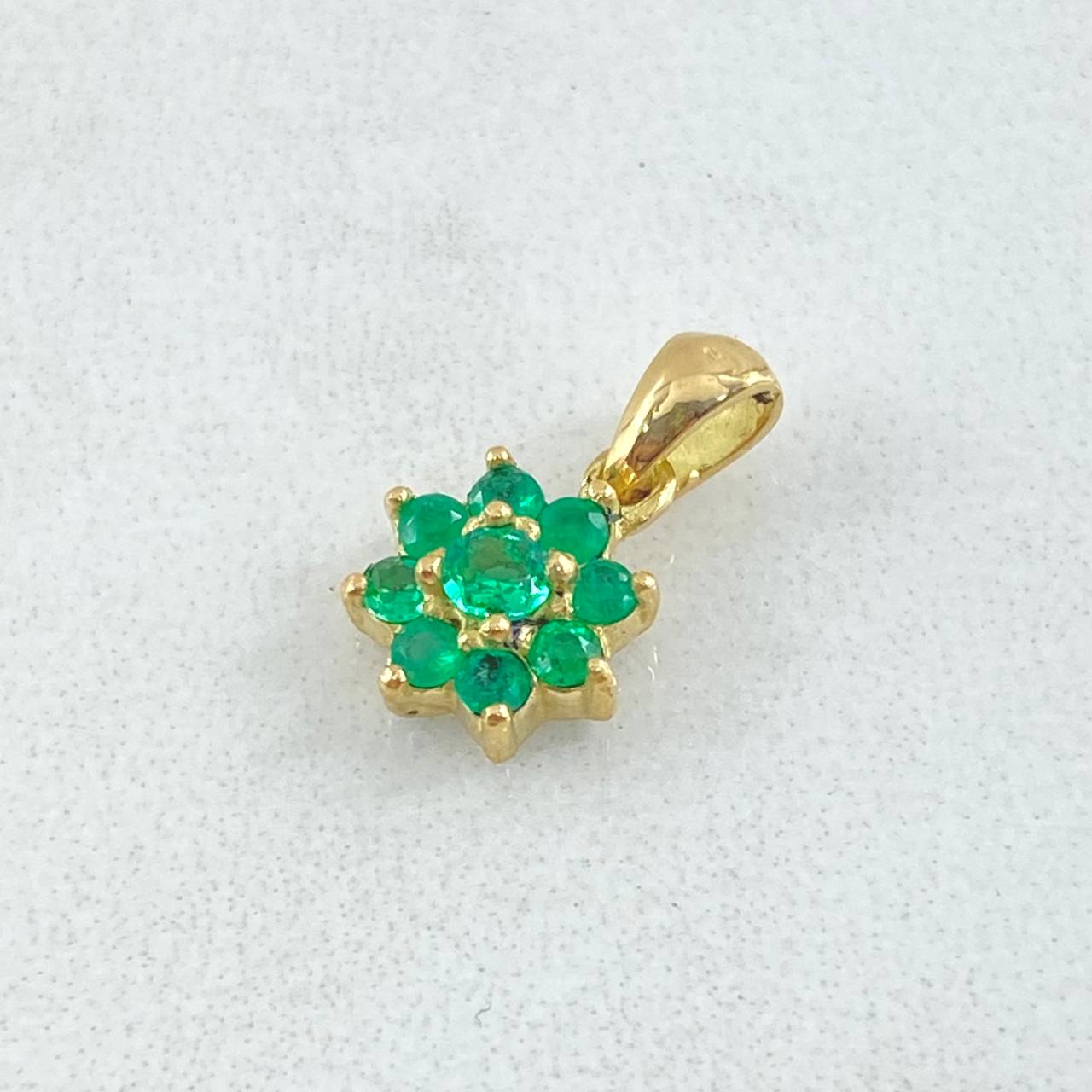 Pendant Emeralds 24pts 0.95gr / 1.3cm / 0.5in / 18K Gold ©