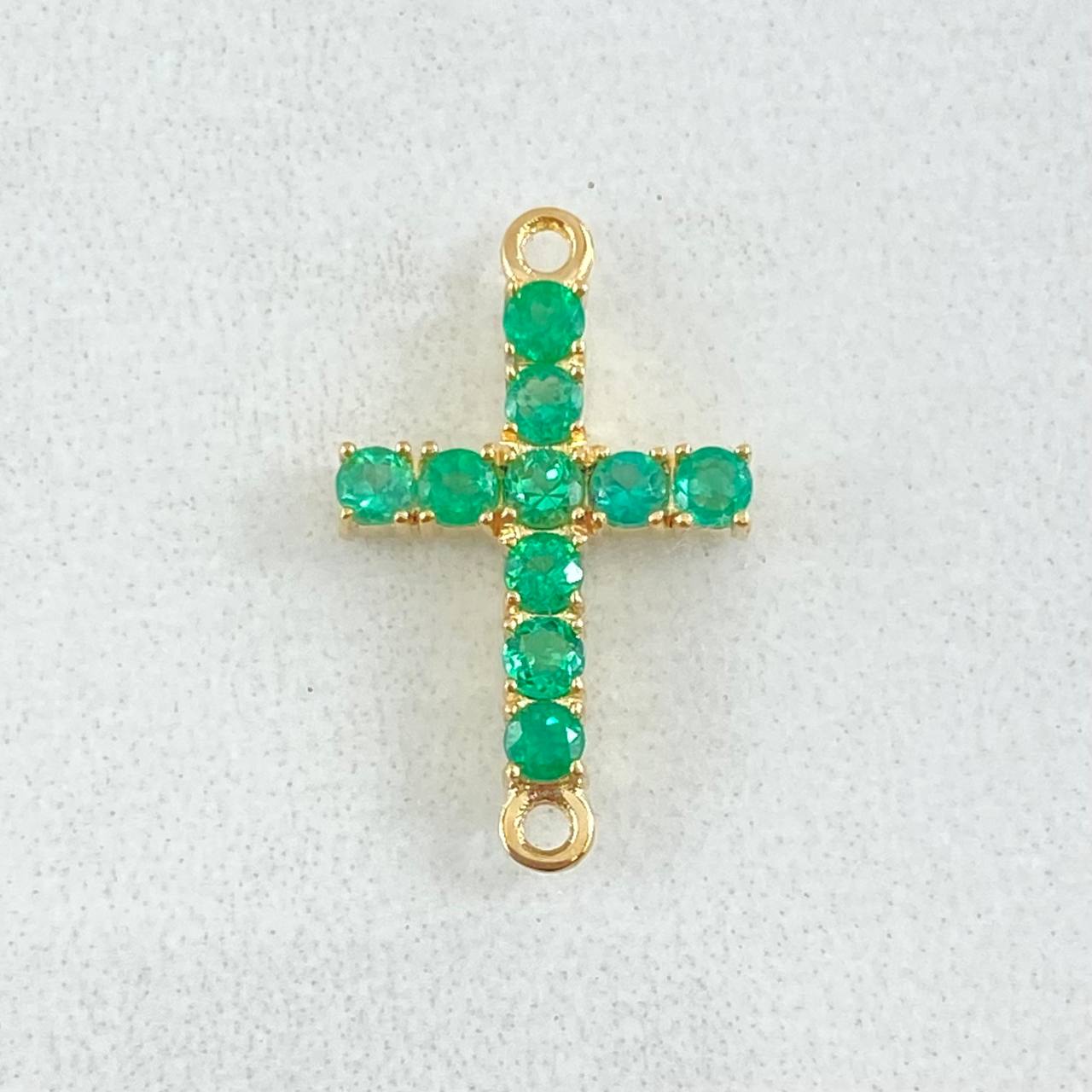 Charm Cross Emeralds 43pts 0.85gr / 3/4 in / 18K Yellow Gold