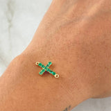 Charm Cross Emeralds 43pts 0.85gr / 3/4 in / 18K Yellow Gold
