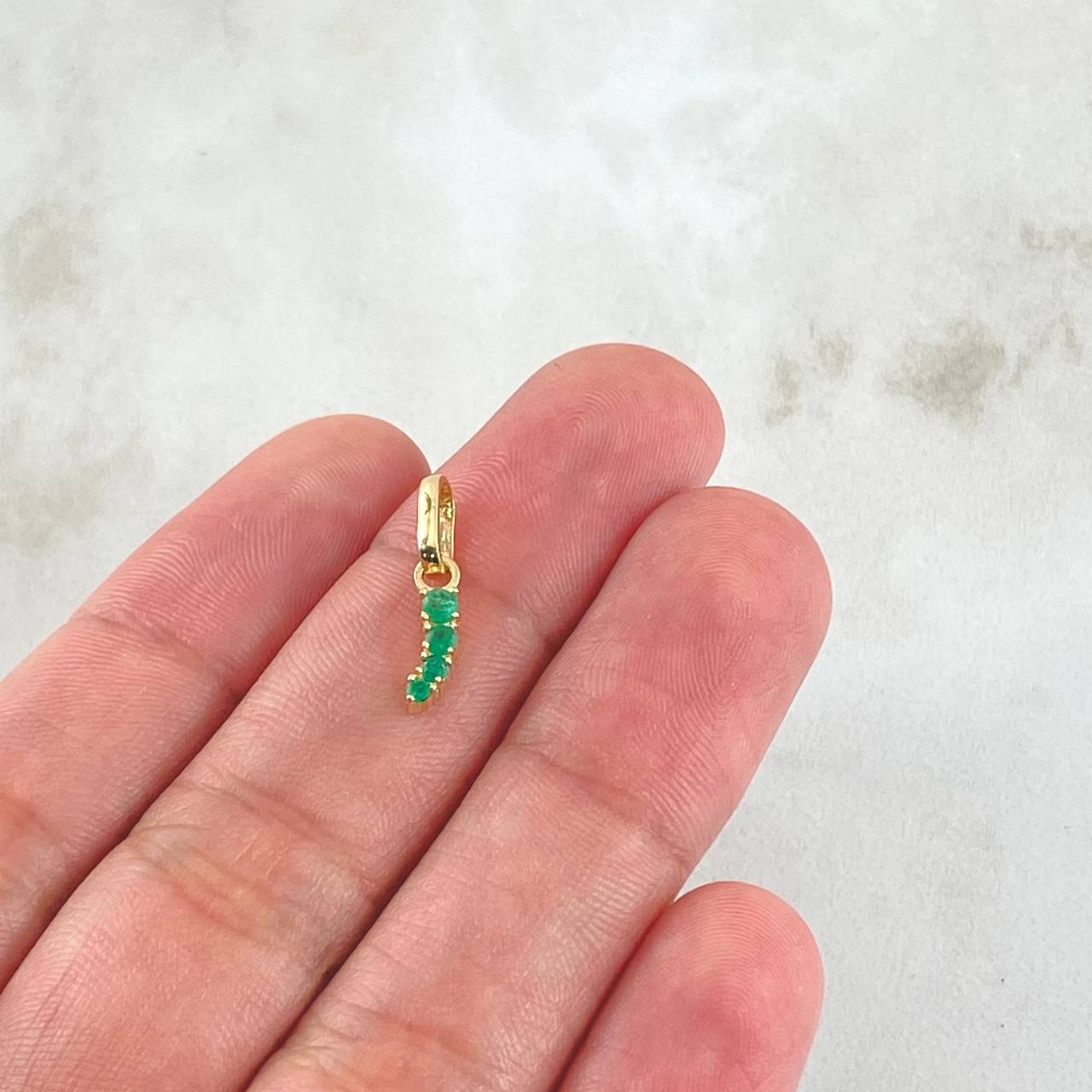 Dije Trinity Esmeraldas 13pts 0.65gr / 1.5cm / Oro 18K ©