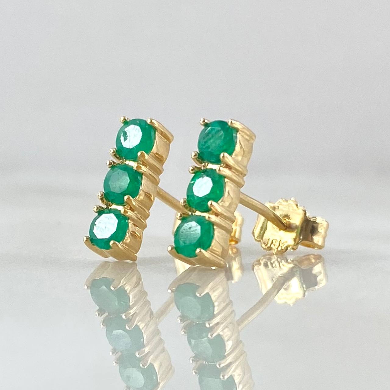 Stud Earrings Trinity Emeralds 66pts 1.9gr / 1cm / 18K Yellow Gold *