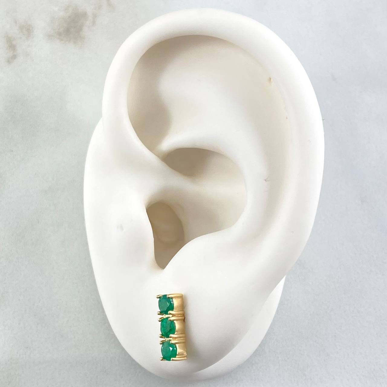 Stud Earrings Trinity Emeralds 66pts 1.9gr / 1cm / 18K Yellow Gold *