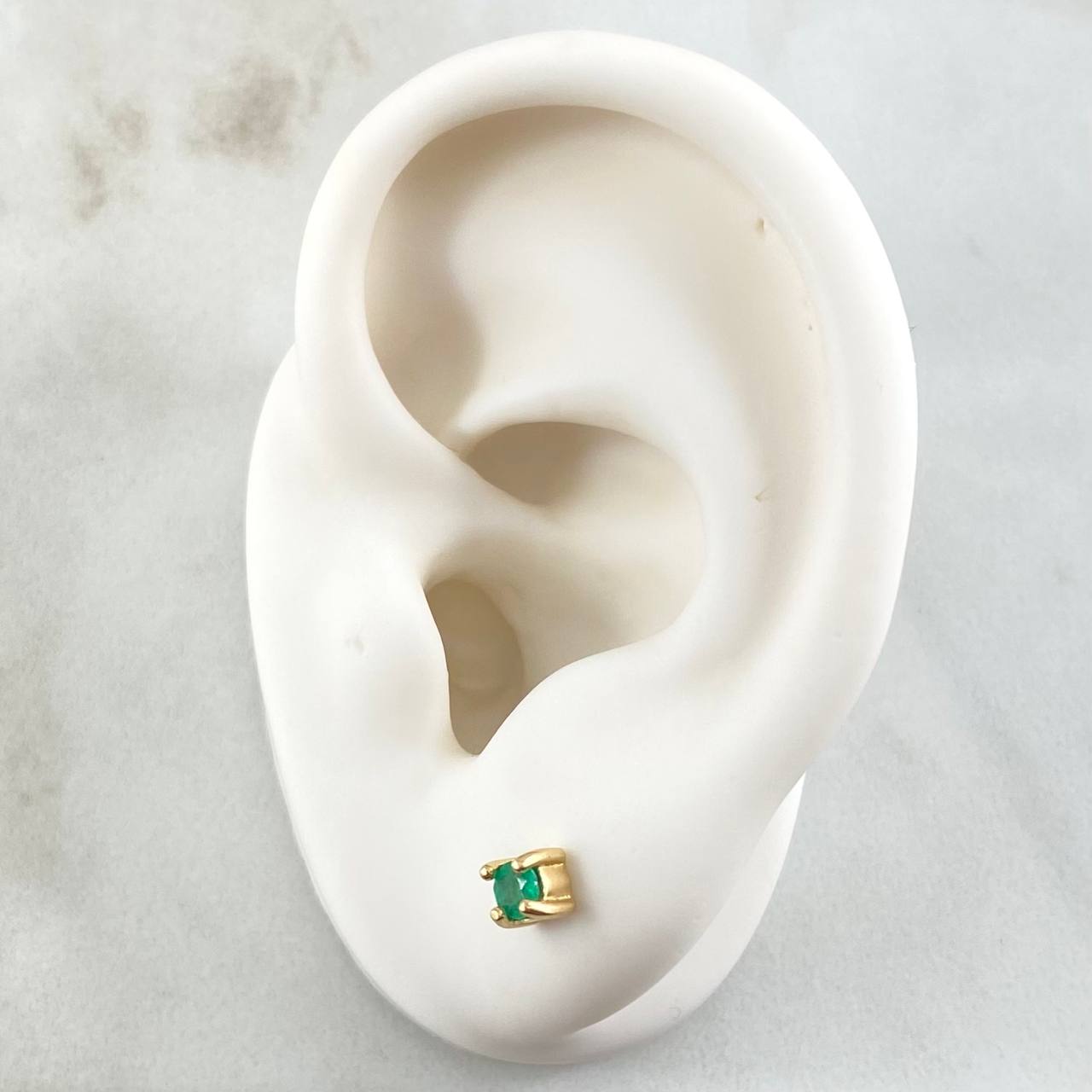 Stud Earrings Four-Prong Setting Emeralds 34pts 1.25gr / 18K Gold ©