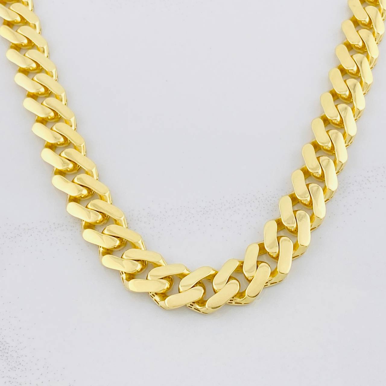 Cadena Cubana Infinito 43.4g / 28 in / 9.4mm Oro Amarillo 18K