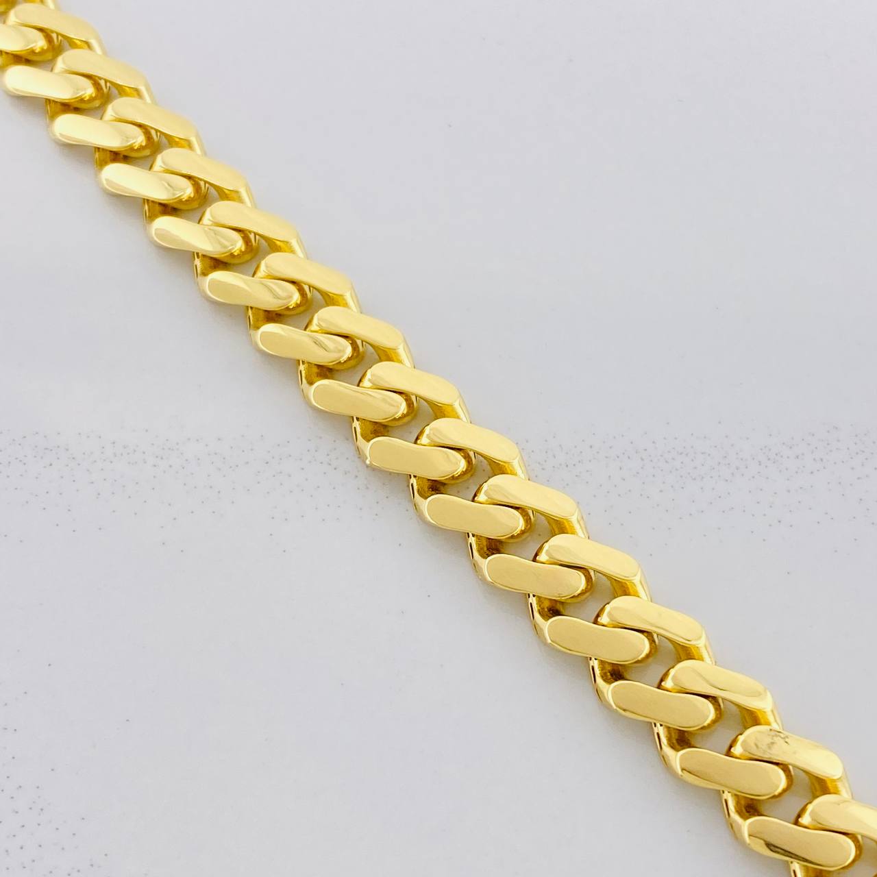 Cadena Cubana Infinito 43.4g / 28 in / 9.4mm Oro Amarillo 18K