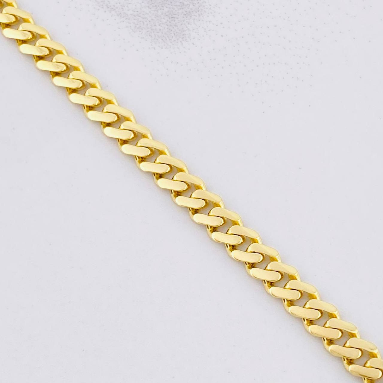 Cadena Cubana Infinito 12.65g / 16 in / 4.8mm Oro Amarillo 18K