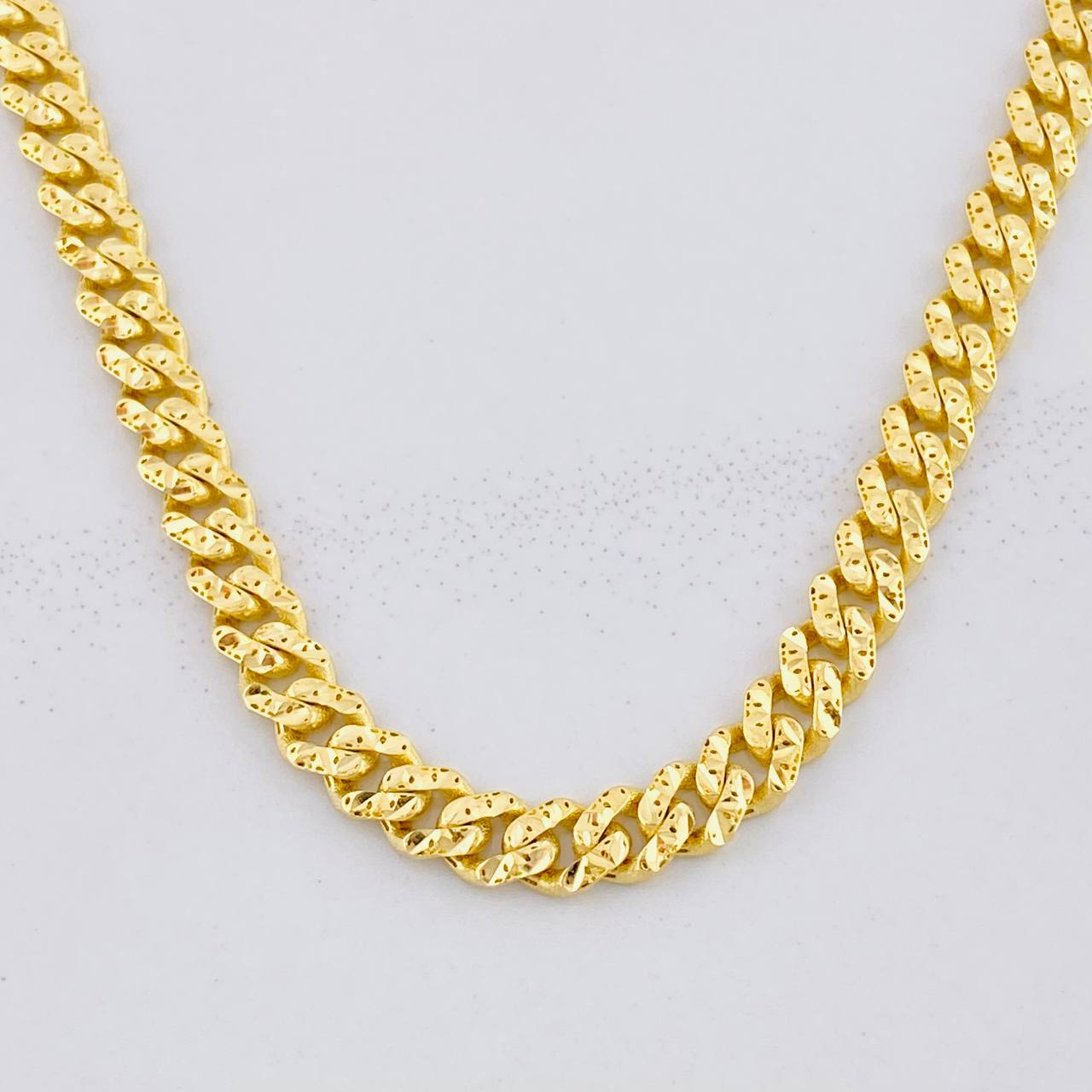 Cadena Cubana Infinito Diamantada 19.35g / 24 in / 4.9mm Oro Amarillo 18K