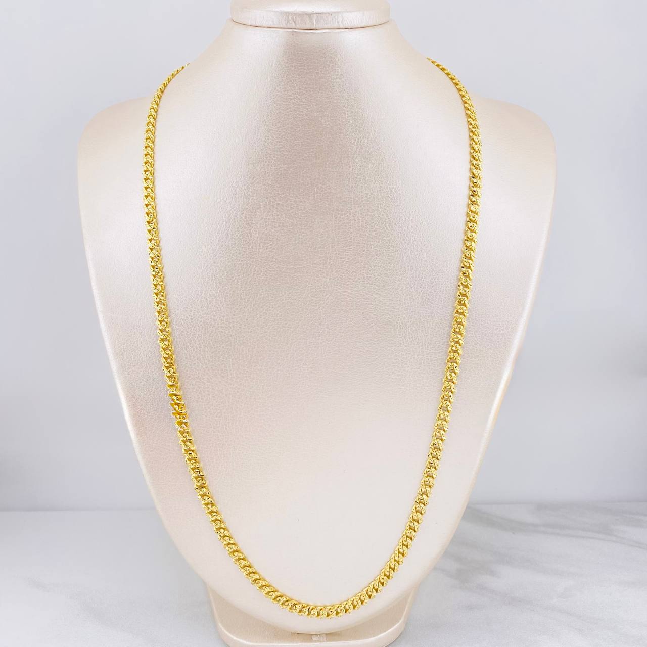 Cadena Cubana Infinito Diamantada 19g / 24 in / 4.8mm Oro Amarillo 18K