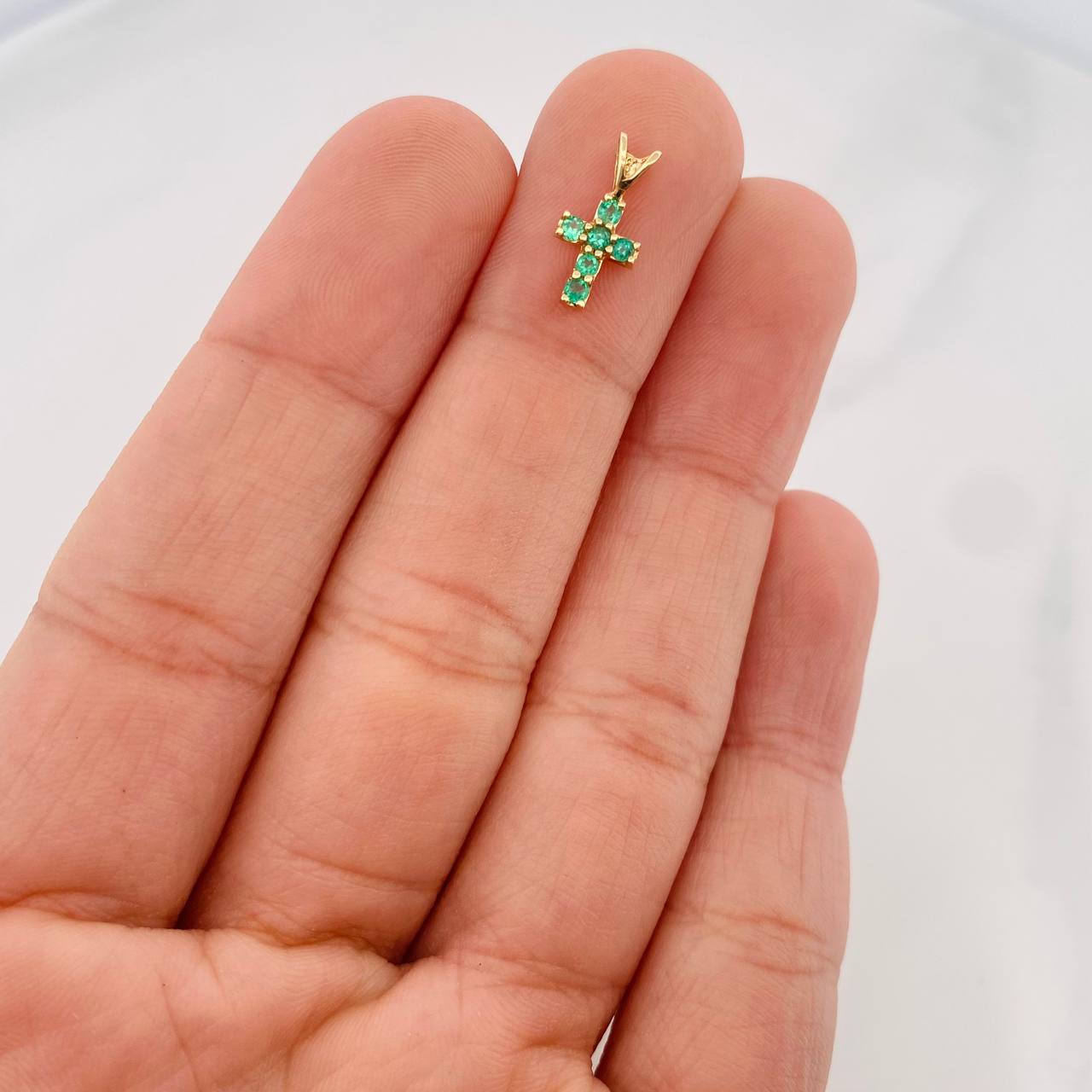 Pendant Cross Emeralds 0.10Pts 0.4 g / 1/2 in Yellow Gold 18K