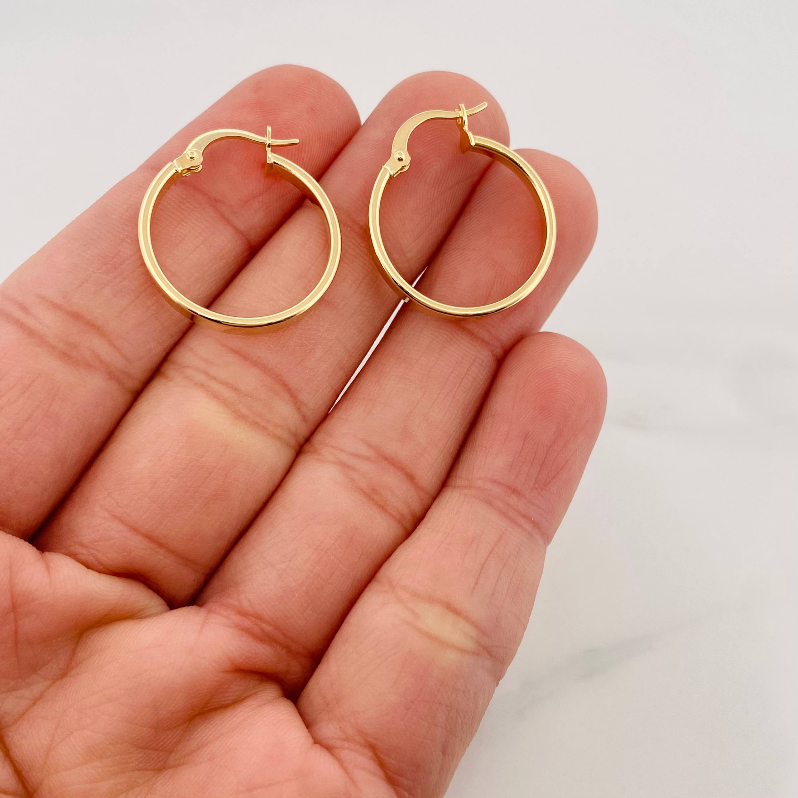 Candongas Vick 1.6 g / 3/4 in Oro Amarillo 18K