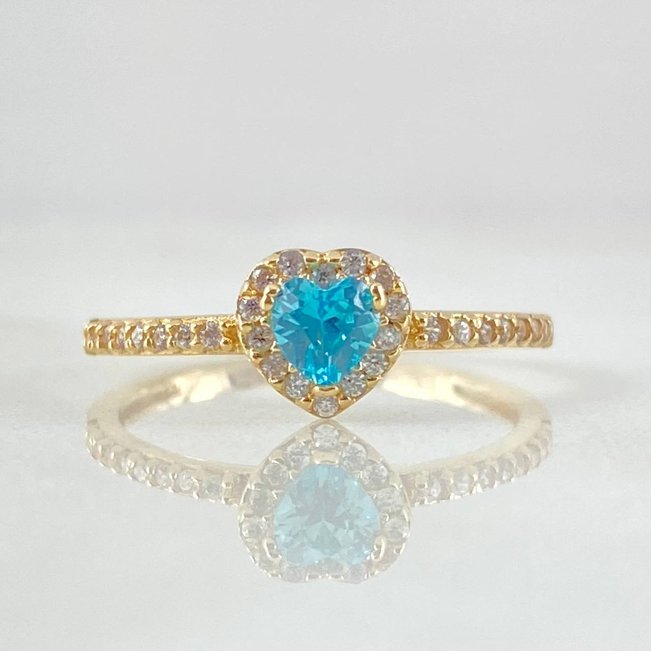 Solitaire Halo Heart Ring 2gr / Size 7 3/4 / 18K Yellow Gold