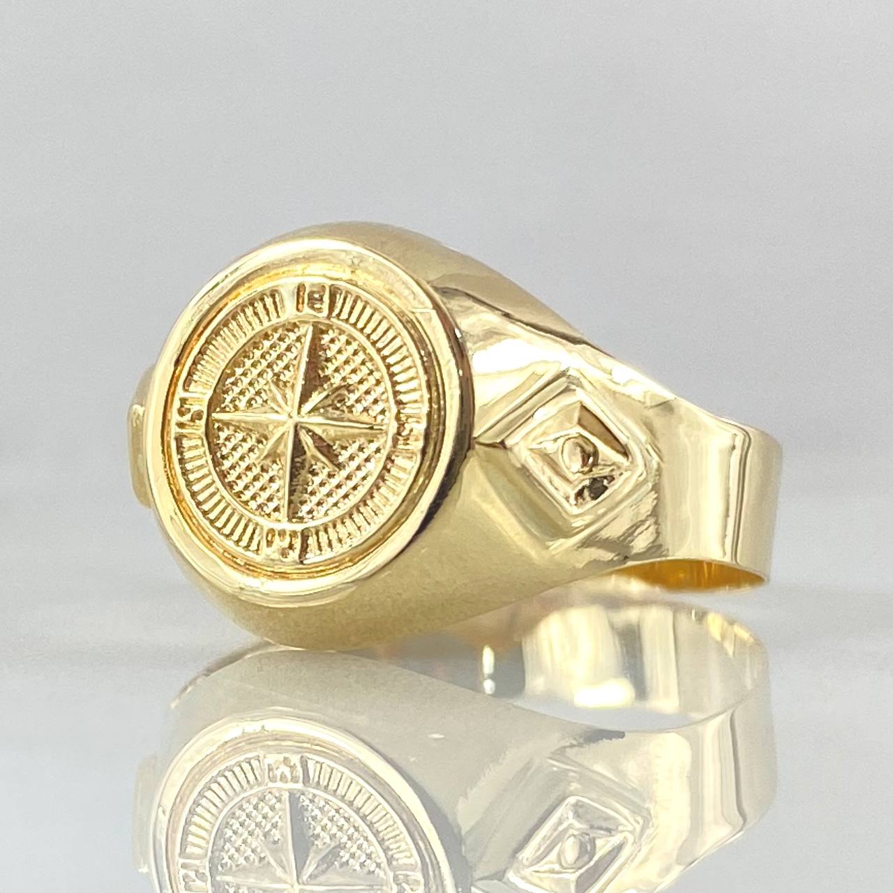 Rhombic Compass Ring 2.65gr / Size 11 3/4 / 18K Gold