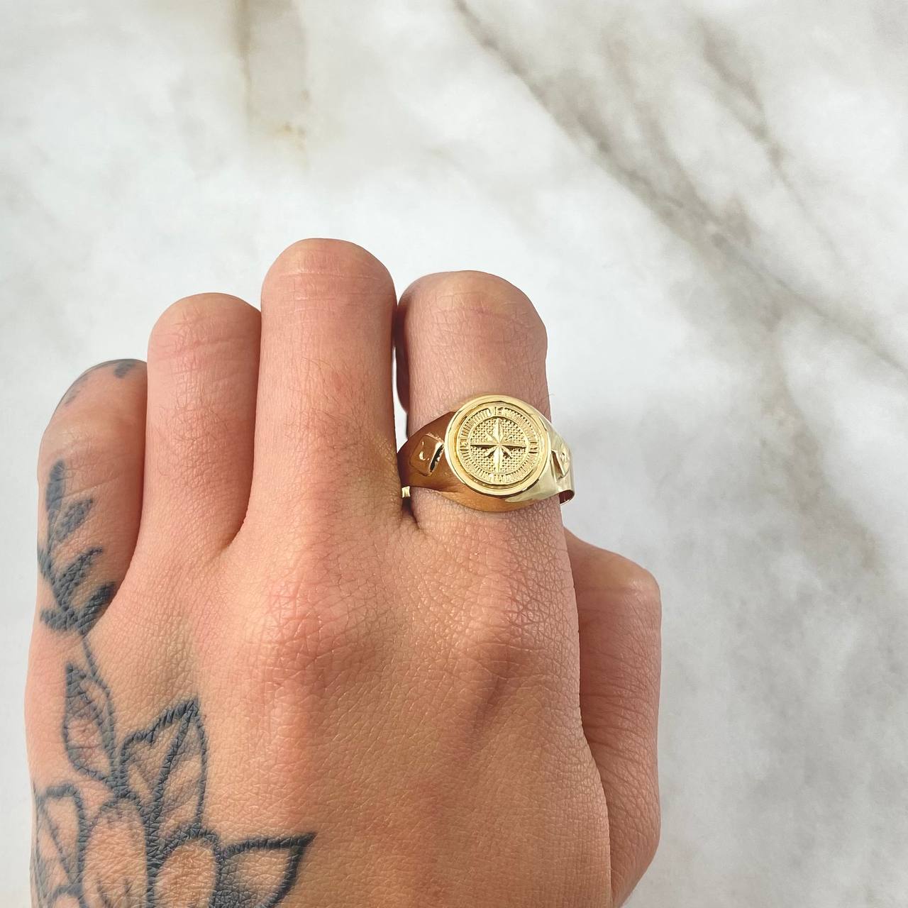 Rhombic Compass Ring 2.65gr / Size 11 3/4 / 18K Gold