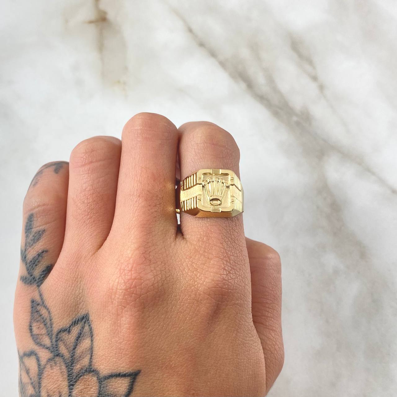 Cubicular Crown Ring 2.45gr / Size 9 3/4 / 18K Gold