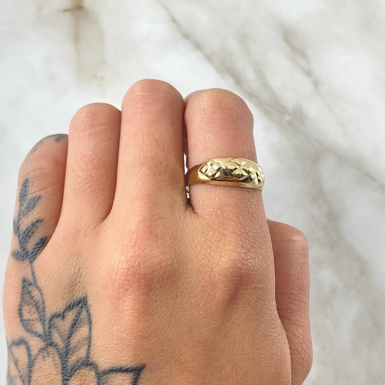Rhombus Dotted Ring 1.15gr / Size 7 1/2 / 18K Gold
