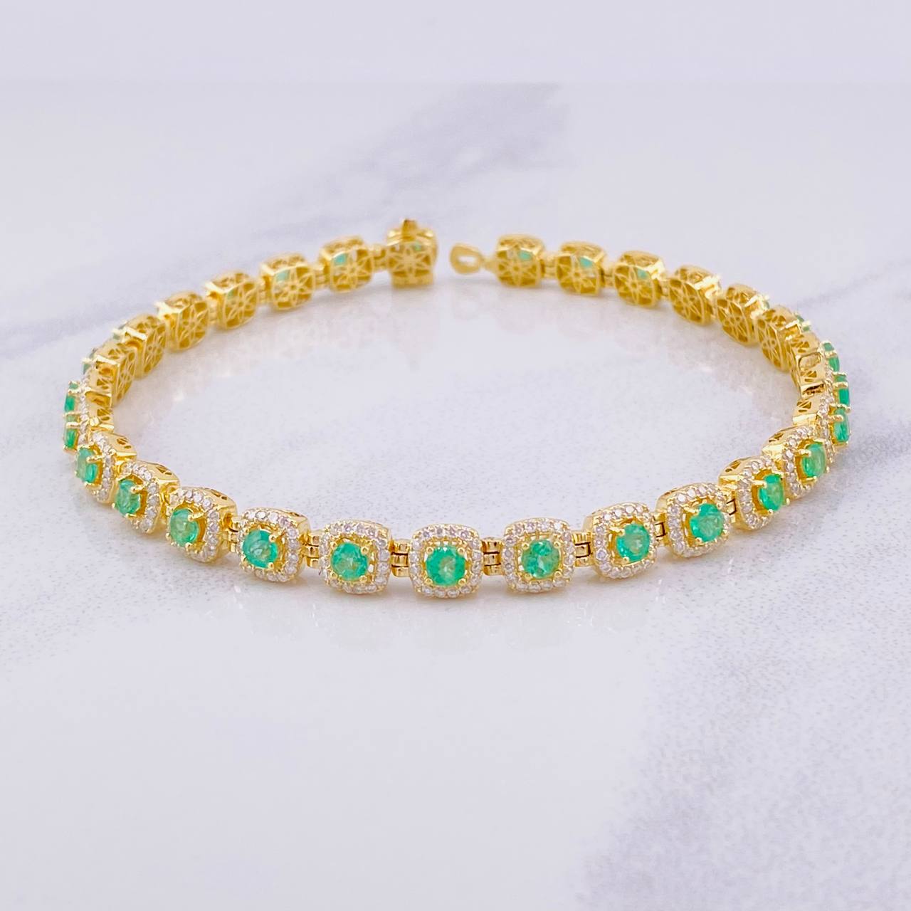 Pulso Tenis Cuadrado Esmeraldas 3.02qts Moisanitas 2.26qts 14.25g / 8 in / 6mm Oro Amarillo 18K