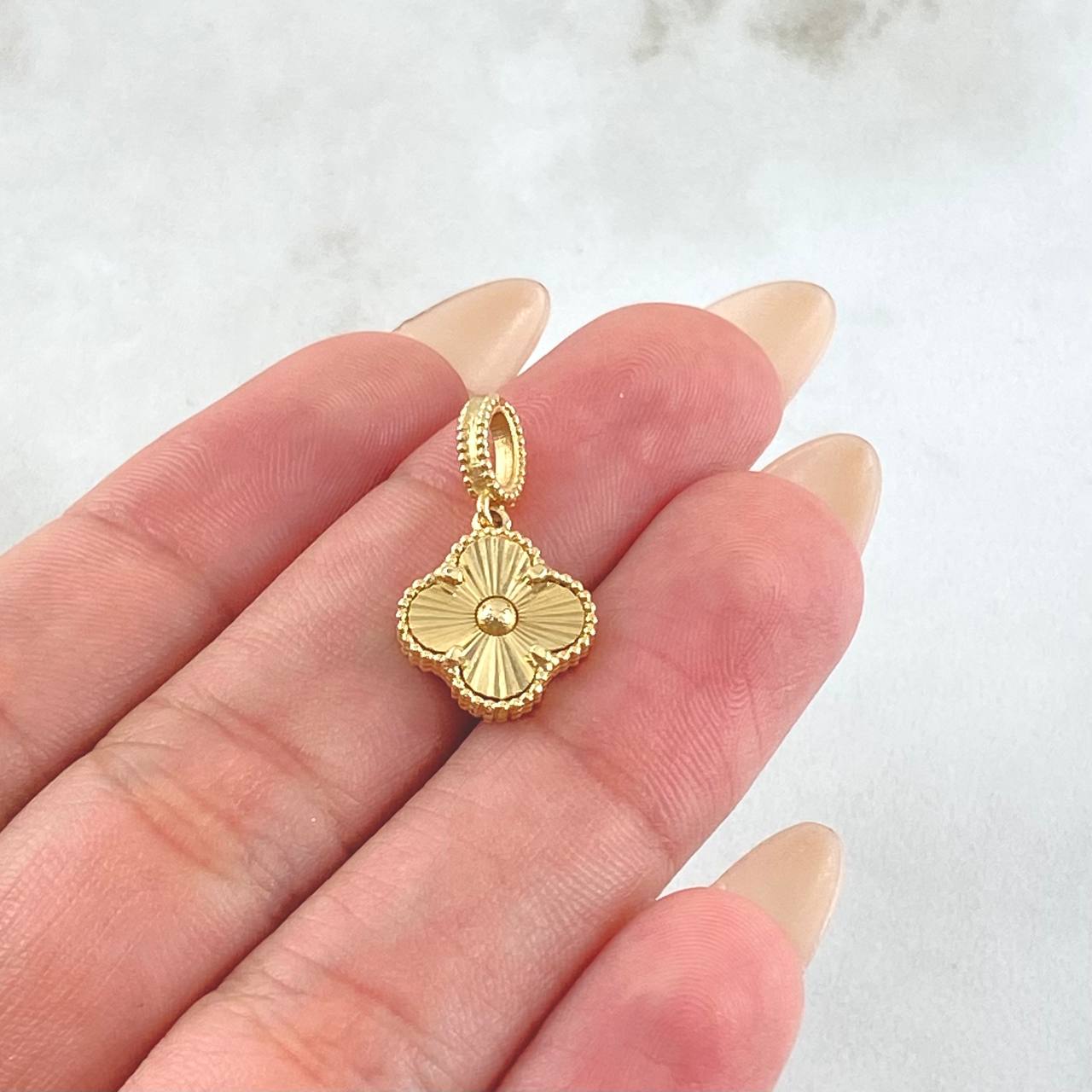 Dije Trebol Diamantado 2.35gr / 3/4 in / Oro Amarillo Nac.Esp. 18K