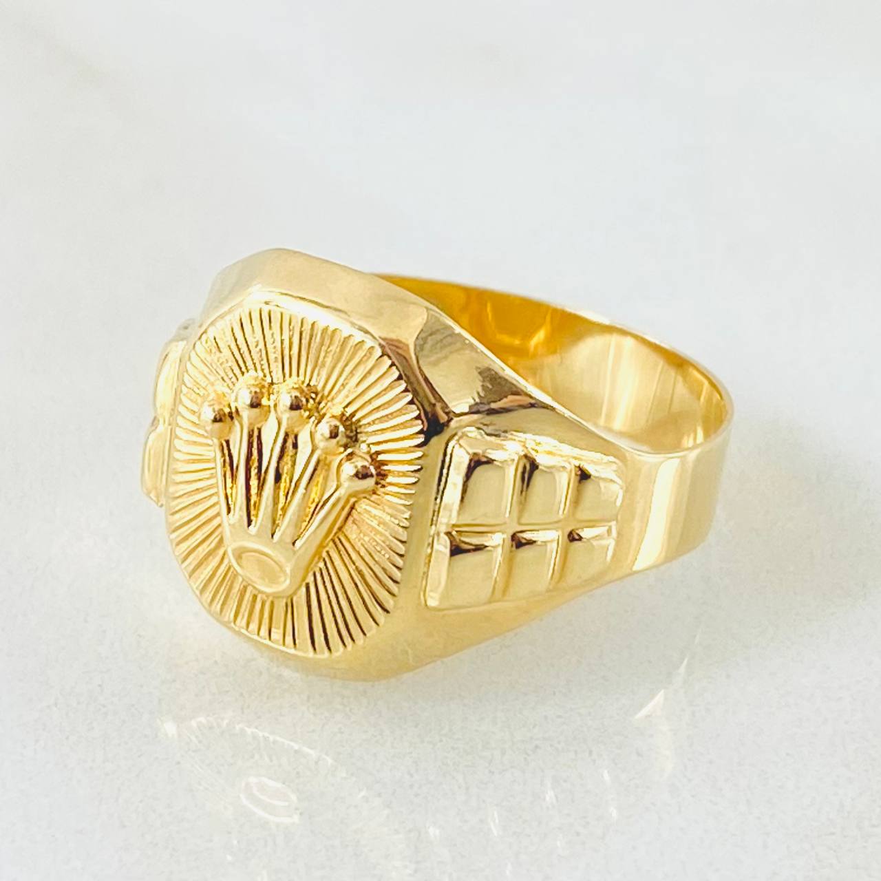 Anillo Sello Corona Diamantada 4.15gr / T10 1/4 / Oro Amarillo 18K *