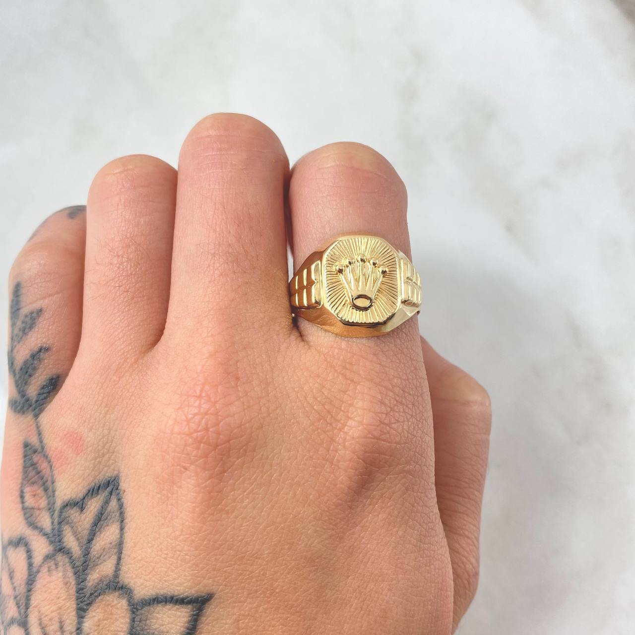 Anillo Sello Corona Diamantada 4.15gr / T10 1/4 / Oro Amarillo 18K *