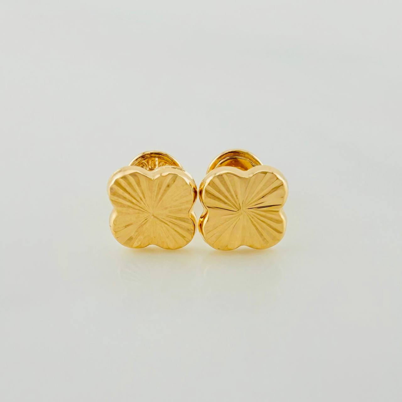 Topos Trébol Diamantados 0.8 g / in / 7.18 mm Oro Amarillo 18K