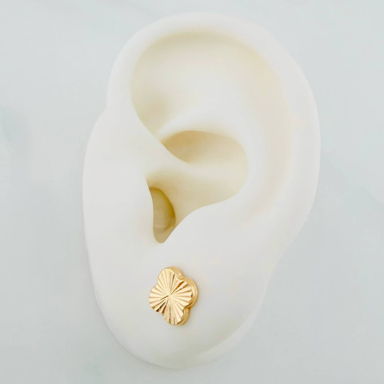 Topos Trébol Diamantados 0.8 g / in / 7.18 mm Oro Amarillo 18K