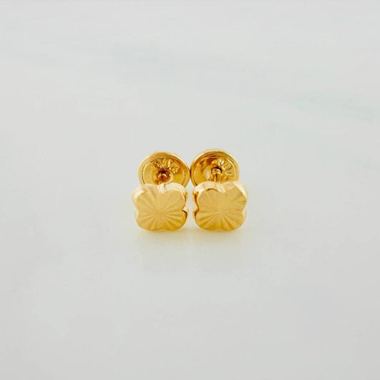 Diamond Cut Clover Stud Earrings 0.6 g / in / 5.28 mm 18K Yellow Gold