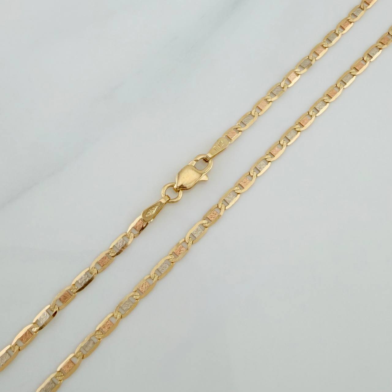 Cadena Escalera Plana Diamantada 3.8 g / 17 3/4 in / 2.15 mm Tres Oros 18K