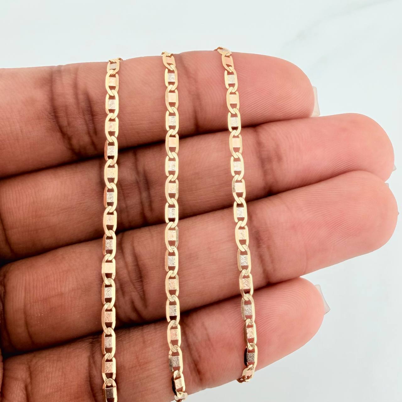 Cadena Escalera Plana Diamantada 3.8 g / 17 3/4 in / 2.15 mm Tres Oros 18K