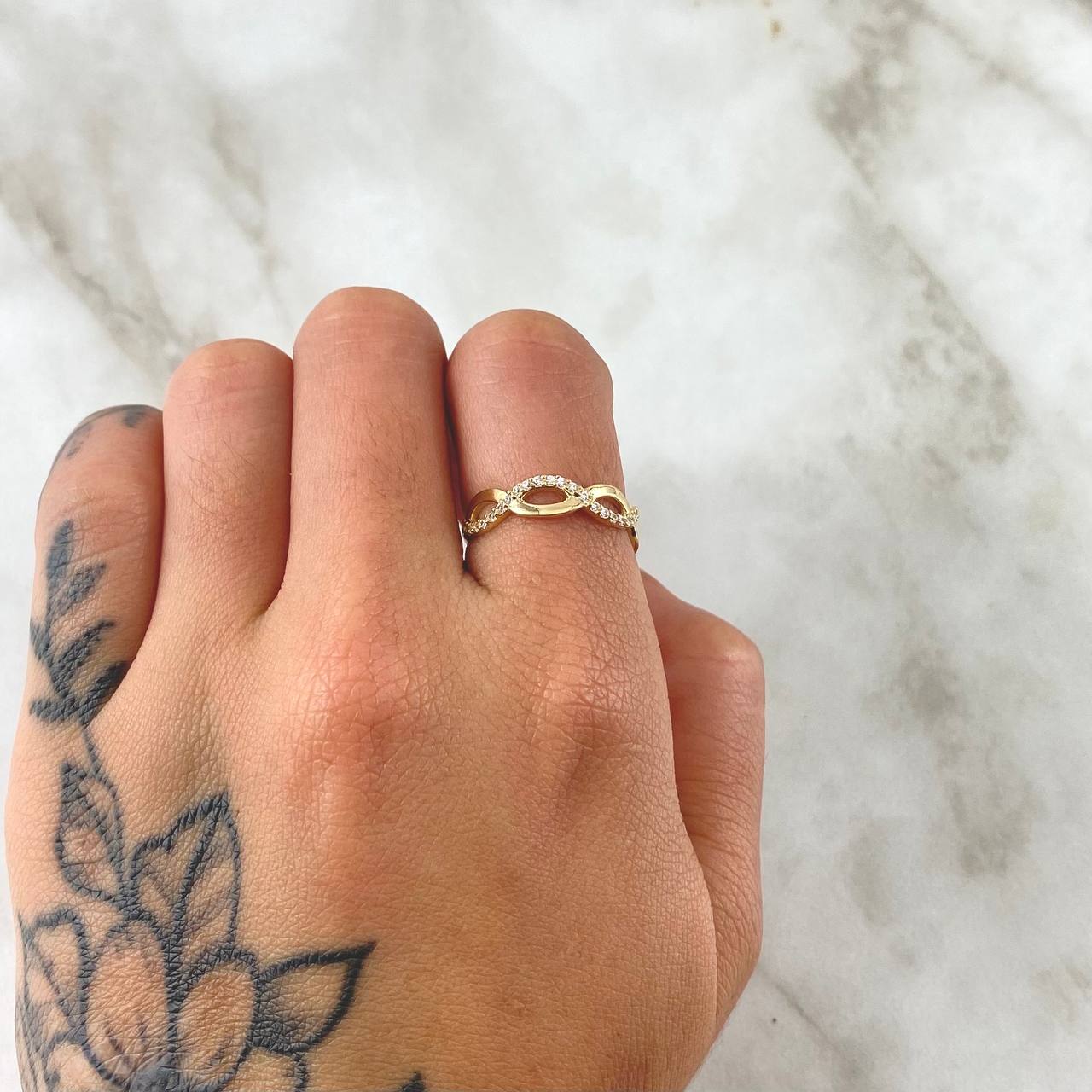 Anillo Infinito Eleuso 1.5gr / T6 3/4 / Circones Blancos Oro Amarillo 18K