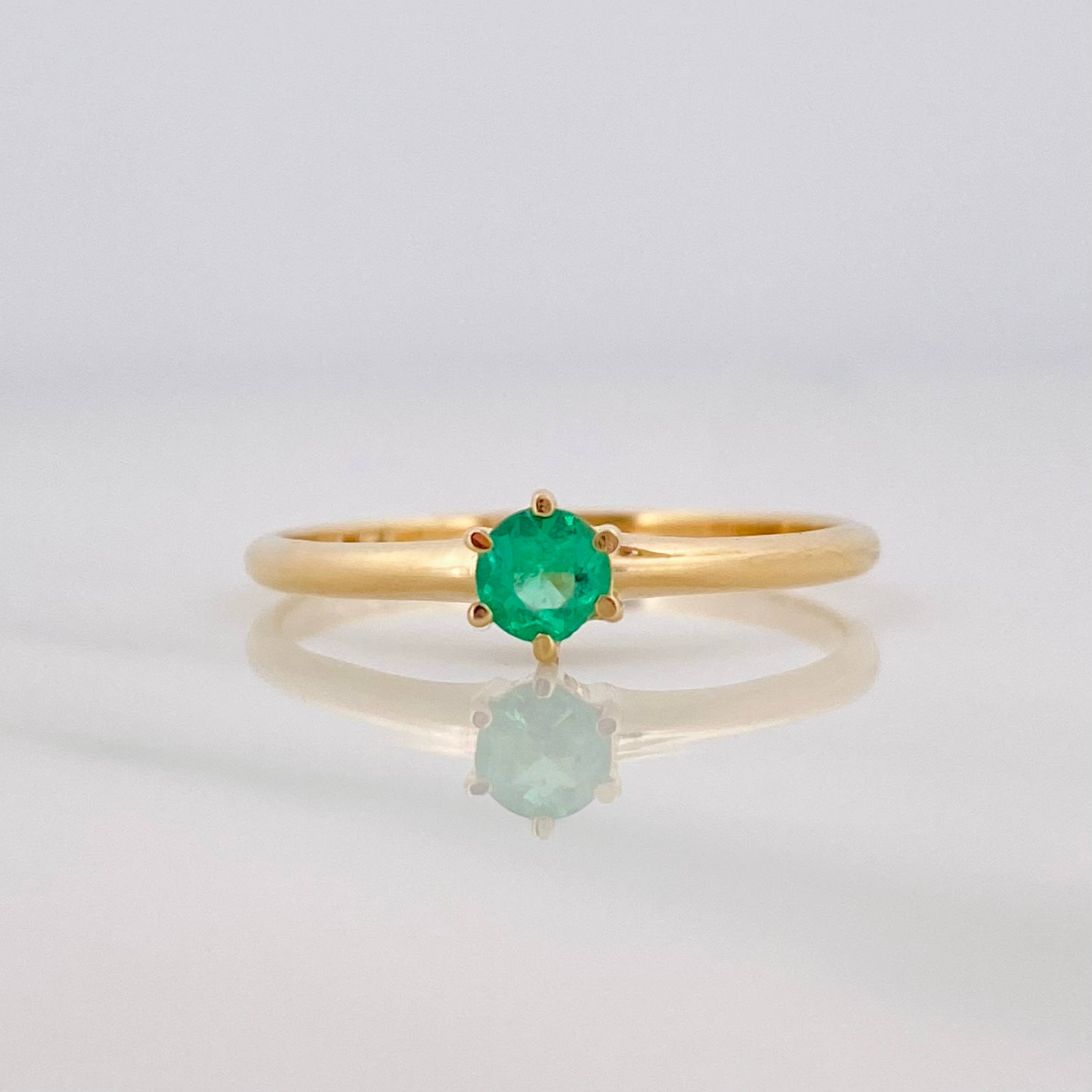 Emerald Solitaire Ring 14 Pts 1.6 g / T7 Yellow Gold 18K