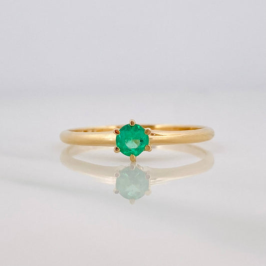 Anillo Solitario Esmeralda 14 Pts 1.6 g / T7 Oro Amarillo 18K